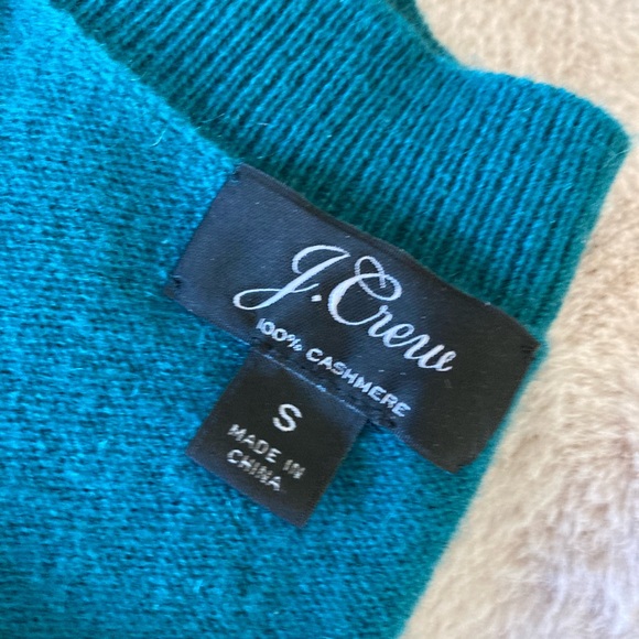 J Crew Emerald Green V-Neck - Picture 2 of 4